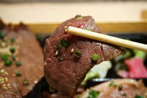 【福岡】赤身肉専門店のすごい焼肉弁当♪＠焼肉 赤身 にくがとう ボス イーゾ フクオカ店